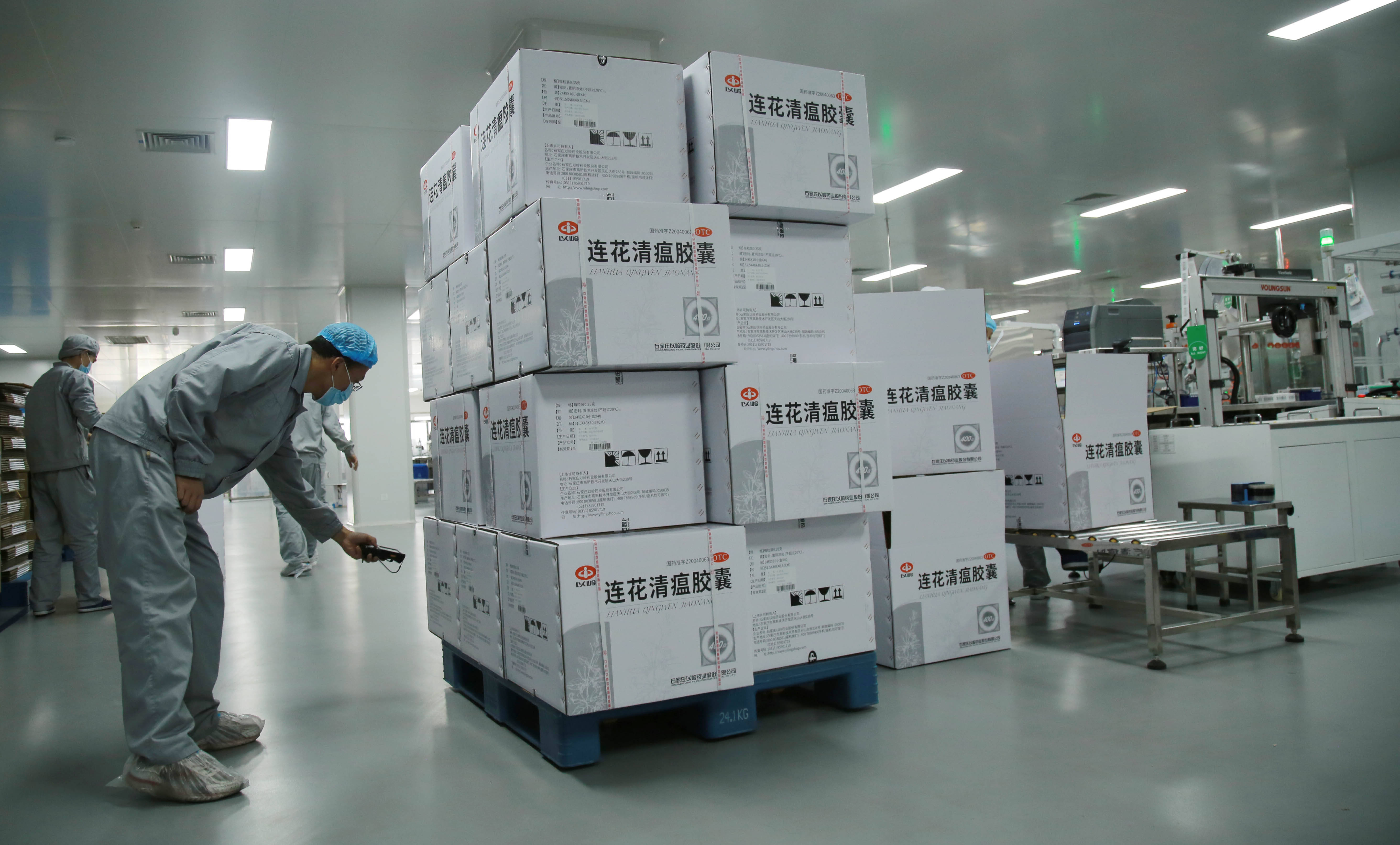 石家庄:药企开足马力生产 保障防疫药品供应_以岭药业